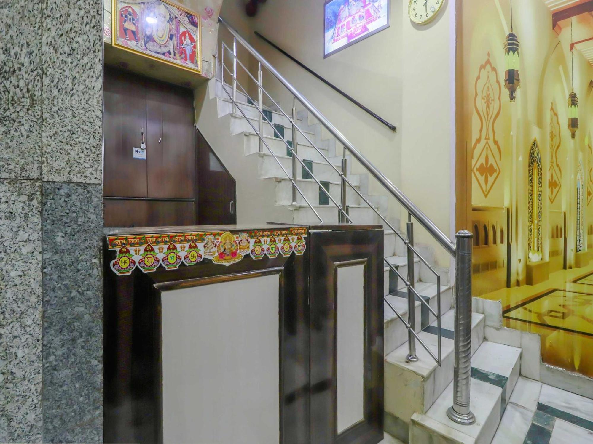 Oyo Flagship 81569 The Red Rose Inn Nowe Delhi Zewnętrze zdjęcie